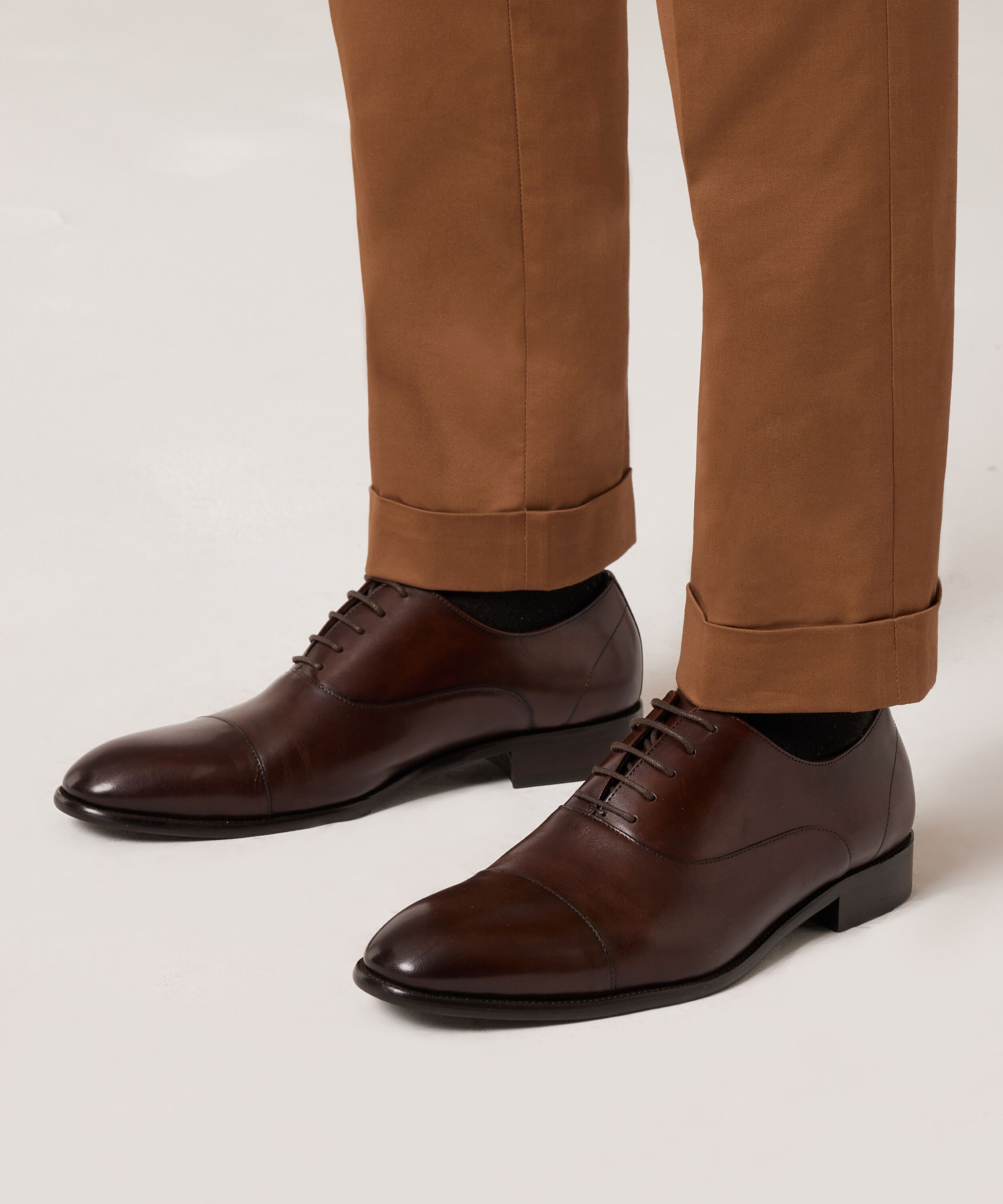 Leather Oxford Dress Shoe With Closed Lacing