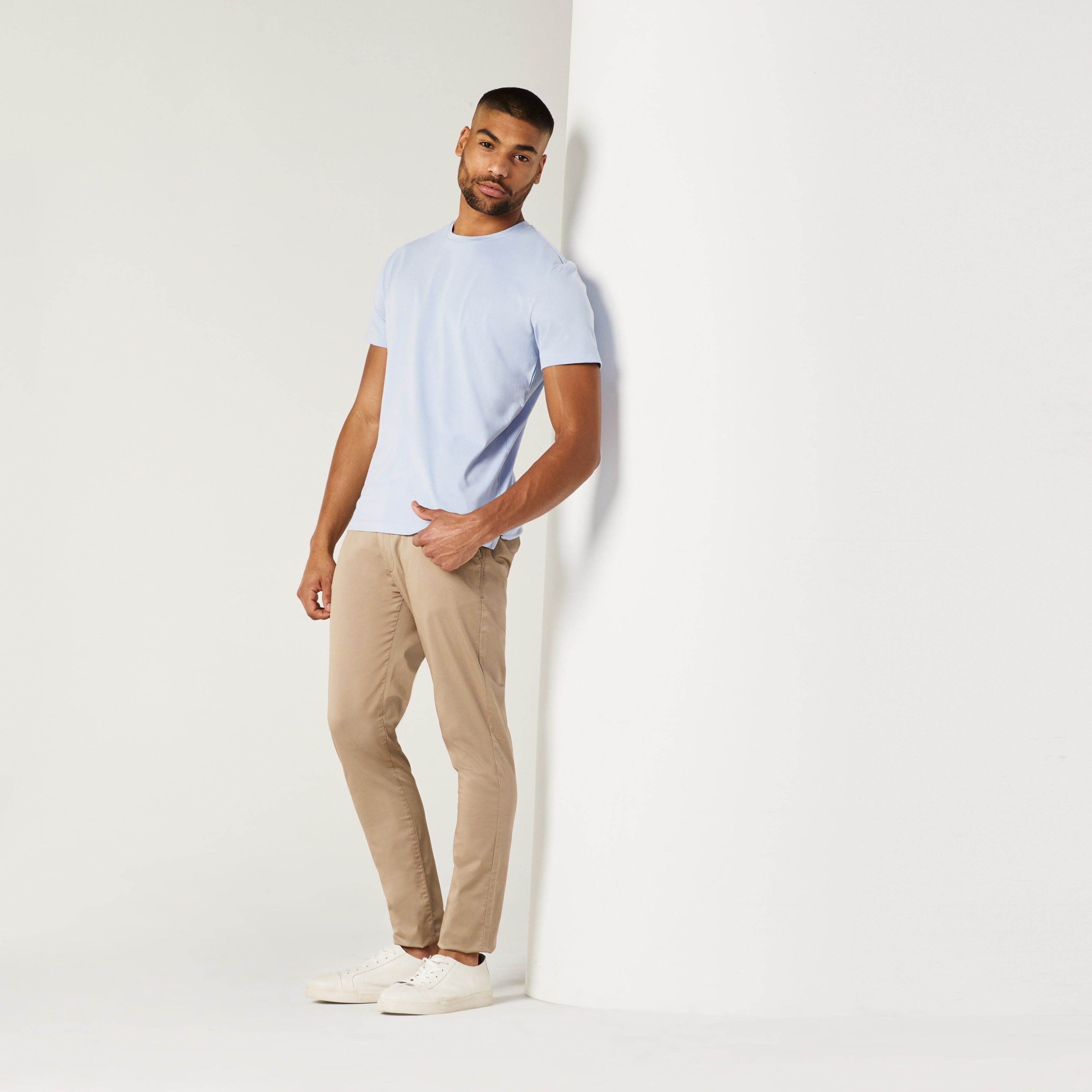 Beige Pants with Light Blue Shirt Summer Outfits For Men (410 ideas &  outfits) | Lookastic