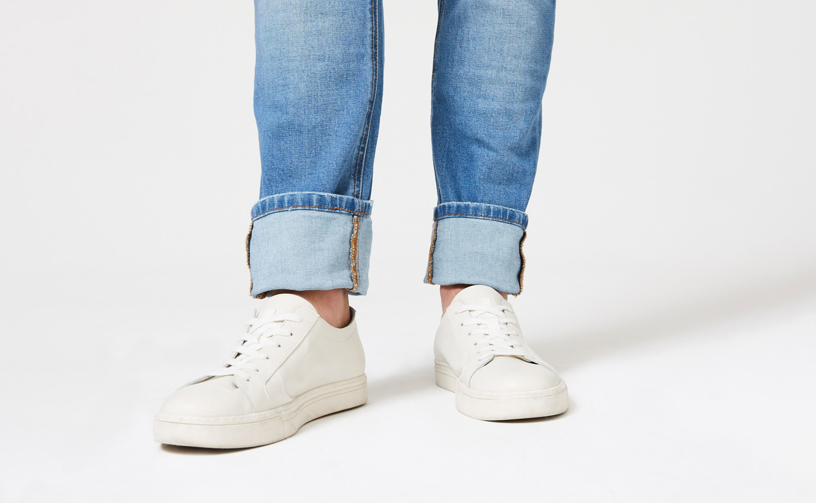 Top 146+ folded jeans with sneakers latest