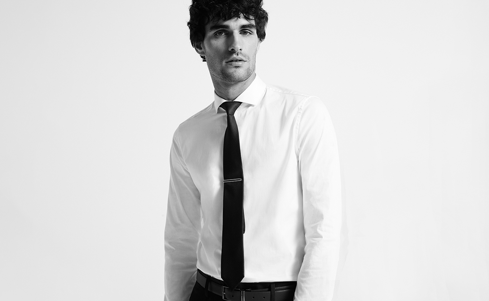 A guide to the perfect fit: Shirts edition Black and white GIF of models wearing POLITIX Ultra Slim, Slim and Regular fit shirts