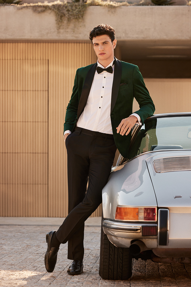 Model wearing POLITIX Spring Summer 2025 emerald velvet tuxedo with crisp white shirt and bow tie – luxury men’s tuxedo for weddings, galas, and formal events